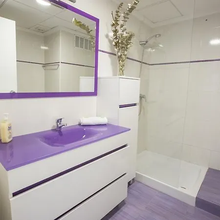 Skylights Apartment *