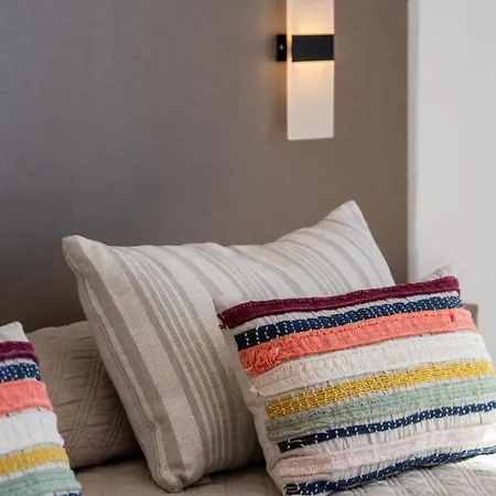 Skylights Apartment *