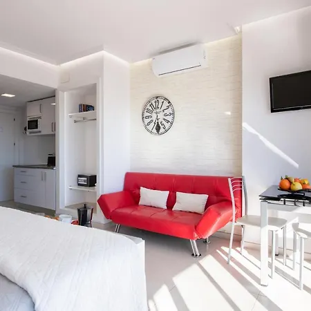 Skylights Apartment *